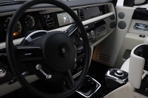 Used 2014 Rolls-Royce Phantom for sale Sold at Maserati of Greenwich in Greenwich CT 06830 25