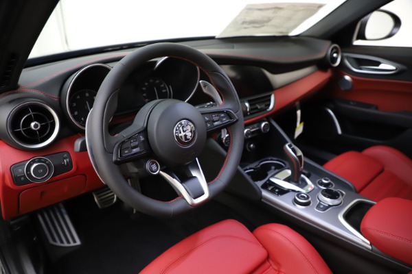 New 2020 Alfa Romeo Giulia Ti Sport Q4 for sale Sold at Maserati of Greenwich in Greenwich CT 06830 13