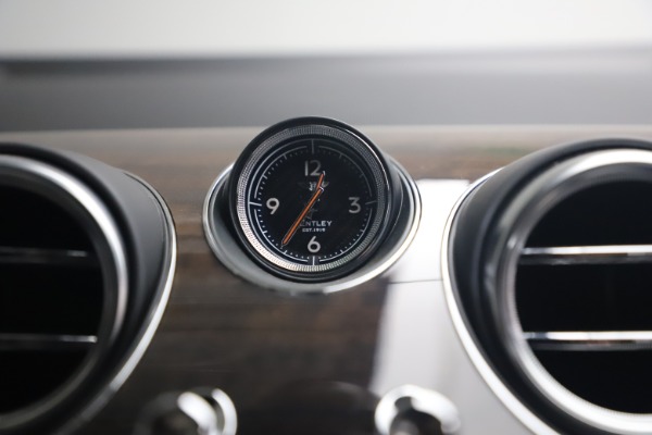 Used 2020 Bentley Bentayga V8 for sale $186,900 at Maserati of Greenwich in Greenwich CT 06830 24