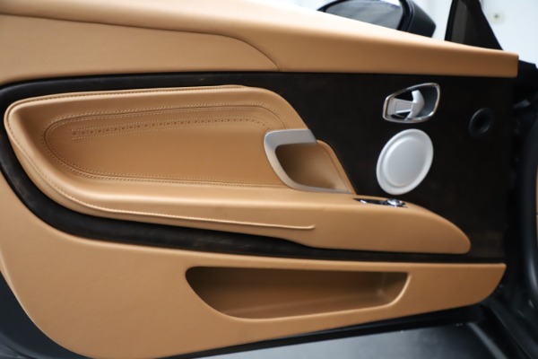 Used 2017 Aston Martin DB11 for sale $155,900 at Maserati of Greenwich in Greenwich CT 06830 17