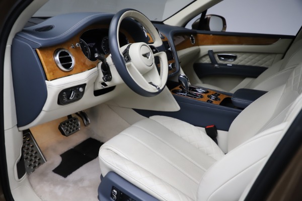 Used 2017 Bentley Bentayga W12 for sale Sold at Maserati of Greenwich in Greenwich CT 06830 17