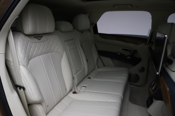 Used 2017 Bentley Bentayga W12 for sale Sold at Maserati of Greenwich in Greenwich CT 06830 28