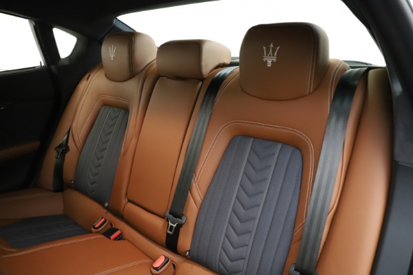 Used 2017 Maserati Quattroporte S Q4 GranLusso for sale $59,900 at Maserati of Greenwich in Greenwich CT 06830 18