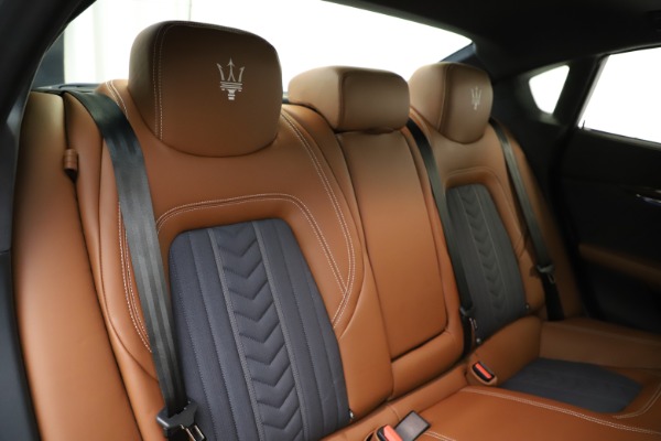 Used 2017 Maserati Quattroporte S Q4 GranLusso for sale $59,900 at Maserati of Greenwich in Greenwich CT 06830 26