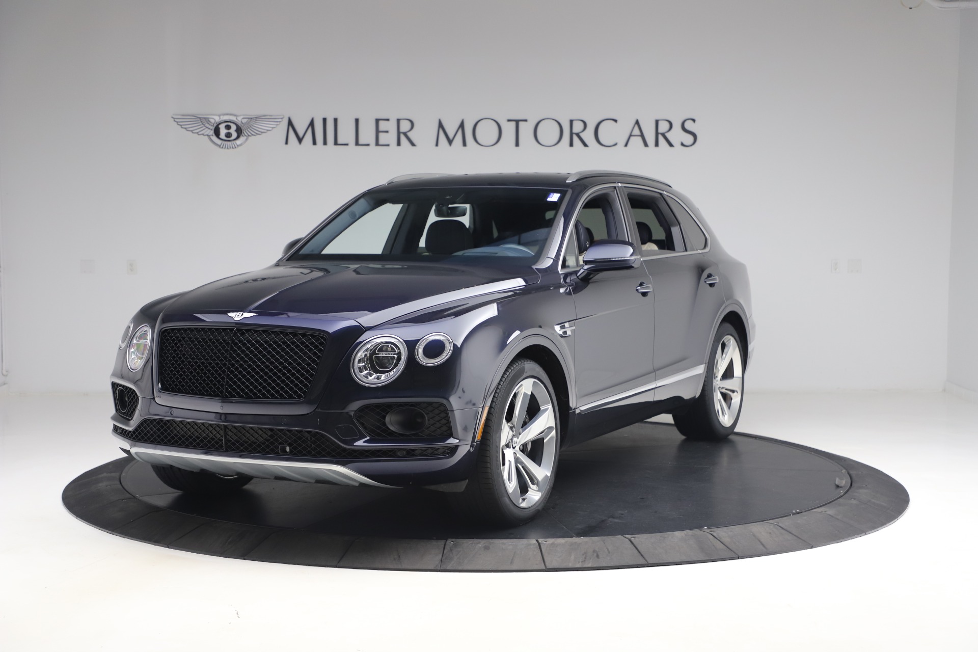 Used 2018 Bentley Bentayga W12 Signature for sale Sold at Maserati of Greenwich in Greenwich CT 06830 1