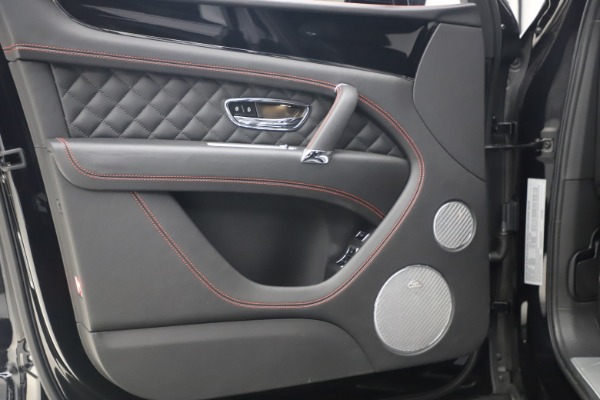 Used 2018 Bentley Bentayga Black Edition for sale $169,900 at Maserati of Greenwich in Greenwich CT 06830 16