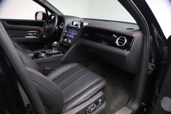 Used 2018 Bentley Bentayga Black Edition for sale $169,900 at Maserati of Greenwich in Greenwich CT 06830 24