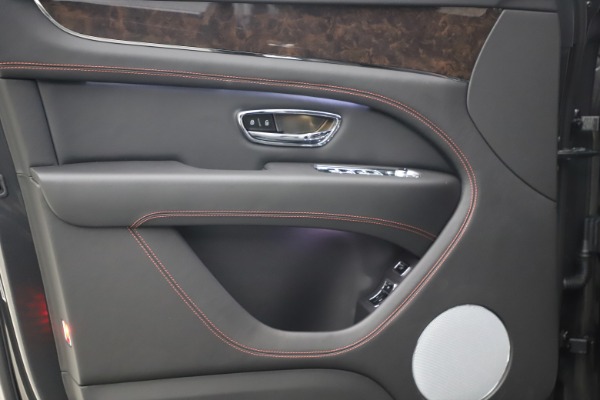New 2021 Bentley Bentayga V8 for sale $213,720 at Maserati of Greenwich in Greenwich CT 06830 18