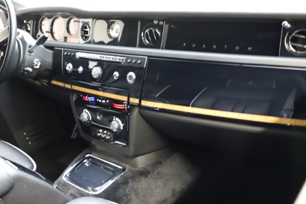Used 2015 Rolls-Royce Phantom EWB for sale $299,900 at Maserati of Greenwich in Greenwich CT 06830 13