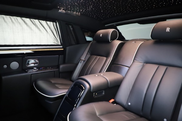 Used 2015 Rolls-Royce Phantom EWB for sale $299,900 at Maserati of Greenwich in Greenwich CT 06830 14
