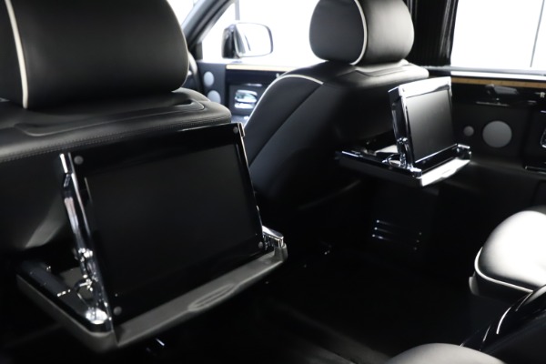 Used 2015 Rolls-Royce Phantom EWB for sale Sold at Maserati of Greenwich in Greenwich CT 06830 16