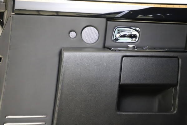 Used 2015 Rolls-Royce Phantom EWB for sale $299,900 at Maserati of Greenwich in Greenwich CT 06830 18