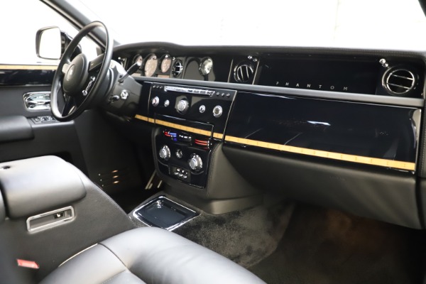 Used 2015 Rolls-Royce Phantom EWB for sale $299,900 at Maserati of Greenwich in Greenwich CT 06830 22
