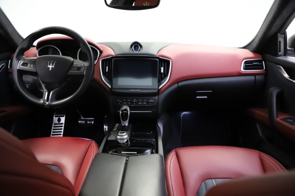 Used 2018 Maserati Ghibli SQ4 GranLusso for sale $55,900 at Maserati of Greenwich in Greenwich CT 06830 11