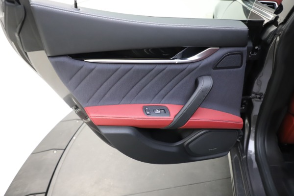 Used 2018 Maserati Ghibli SQ4 GranLusso for sale $55,900 at Maserati of Greenwich in Greenwich CT 06830 15