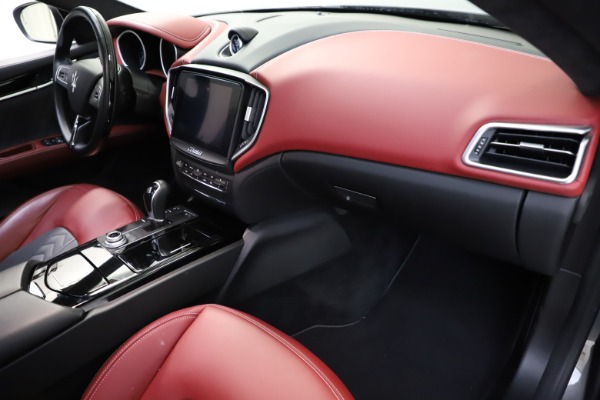 Used 2018 Maserati Ghibli SQ4 GranLusso for sale $55,900 at Maserati of Greenwich in Greenwich CT 06830 16