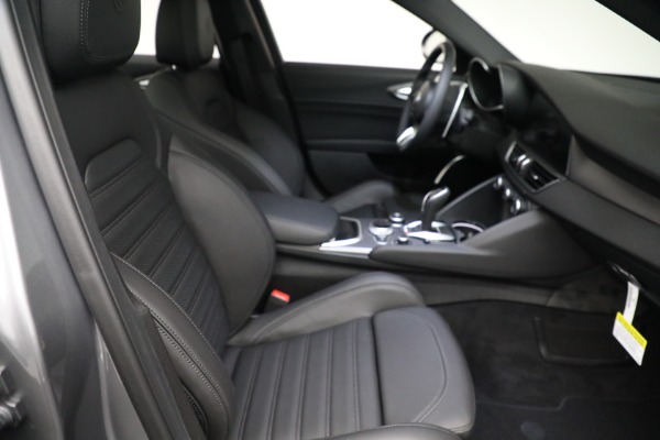 Used 2021 Alfa Romeo Giulia Ti Sport Q4 for sale Sold at Maserati of Greenwich in Greenwich CT 06830 20