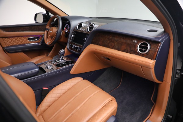 Used 2018 Bentley Bentayga W12 Signature for sale $109,900 at Maserati of Greenwich in Greenwich CT 06830 24