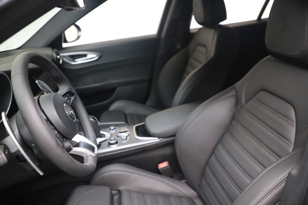 New 2022 Alfa Romeo Giulia Veloce for sale $52,845 at Maserati of Greenwich in Greenwich CT 06830 14