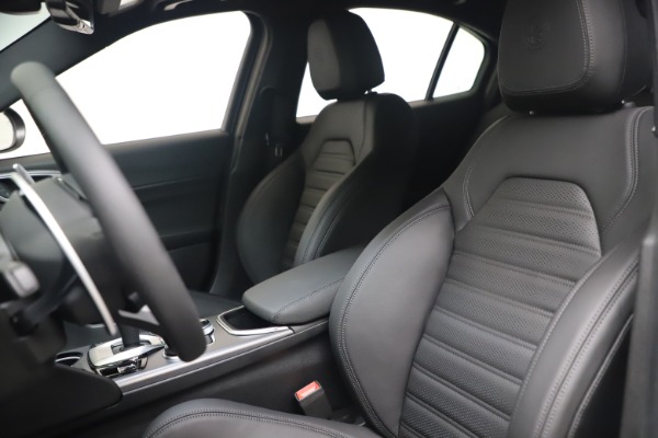 New 2022 Alfa Romeo Giulia Veloce for sale $52,845 at Maserati of Greenwich in Greenwich CT 06830 15