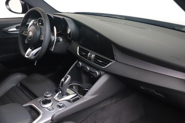New 2022 Alfa Romeo Giulia Veloce for sale $52,845 at Maserati of Greenwich in Greenwich CT 06830 18