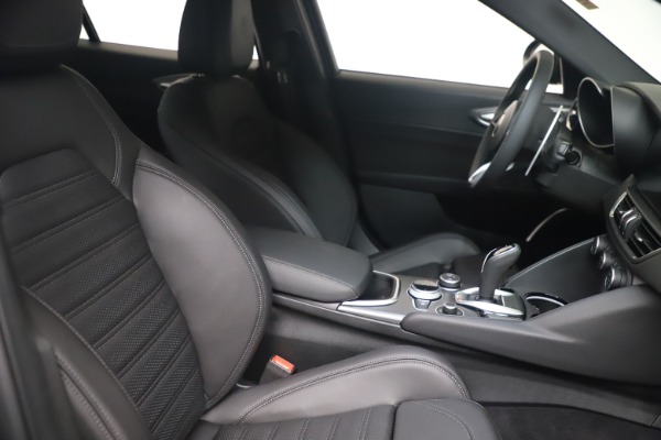 New 2022 Alfa Romeo Giulia Veloce for sale $52,845 at Maserati of Greenwich in Greenwich CT 06830 19