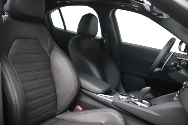 New 2022 Alfa Romeo Giulia Veloce for sale $52,845 at Maserati of Greenwich in Greenwich CT 06830 20