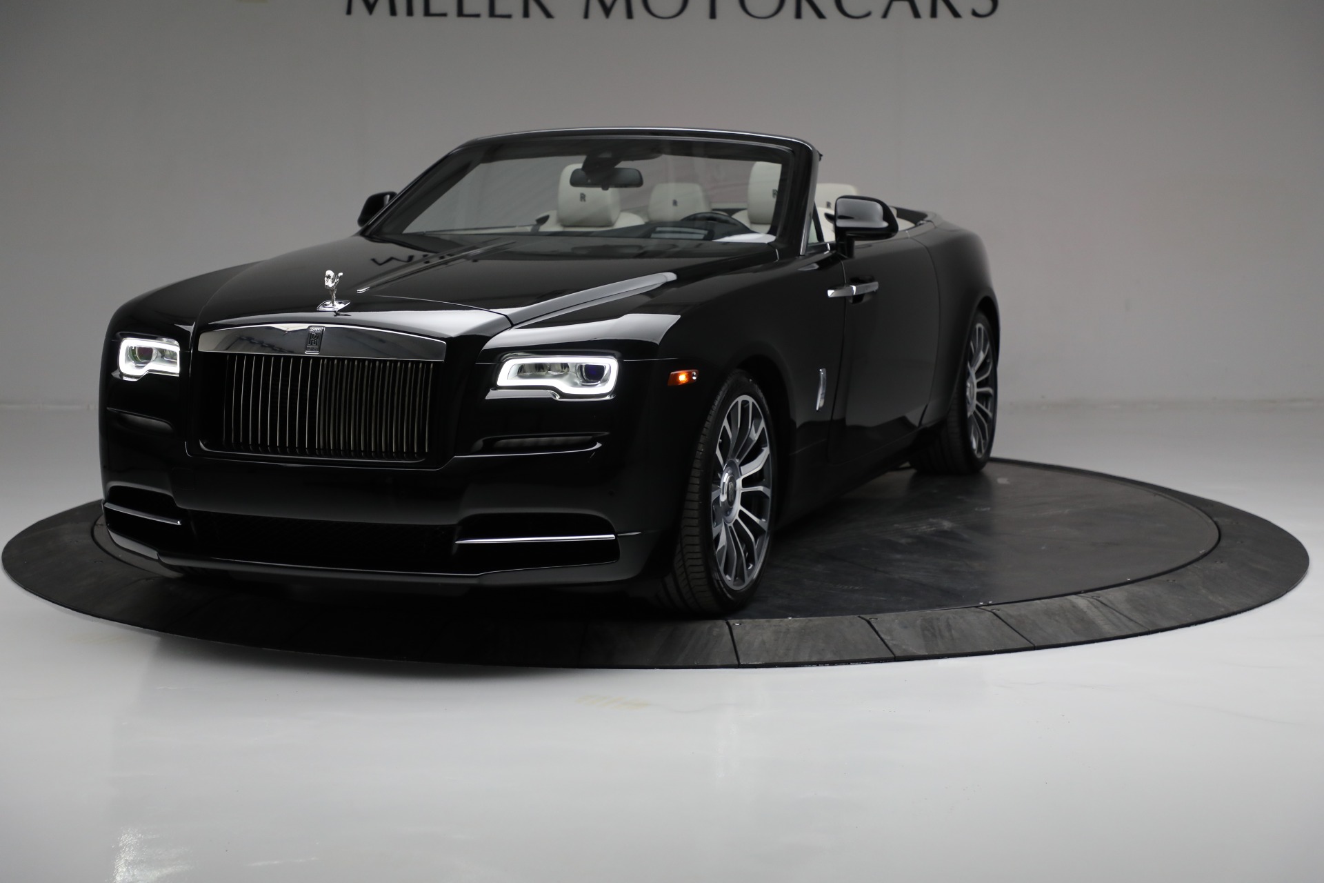 Used 2018 Rolls-Royce Dawn for sale $319,900 at Maserati of Greenwich in Greenwich CT 06830 1