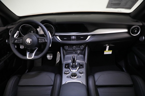 New 2022 Alfa Romeo Stelvio Veloce for sale $59,990 at Maserati of Greenwich in Greenwich CT 06830 16