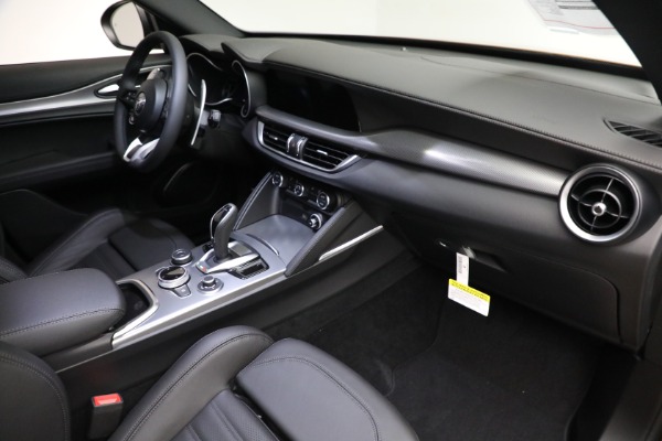 New 2022 Alfa Romeo Stelvio Veloce for sale $59,990 at Maserati of Greenwich in Greenwich CT 06830 21