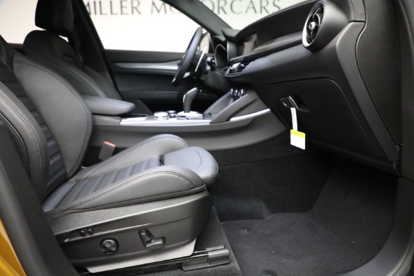 New 2022 Alfa Romeo Stelvio Veloce for sale $59,990 at Maserati of Greenwich in Greenwich CT 06830 22