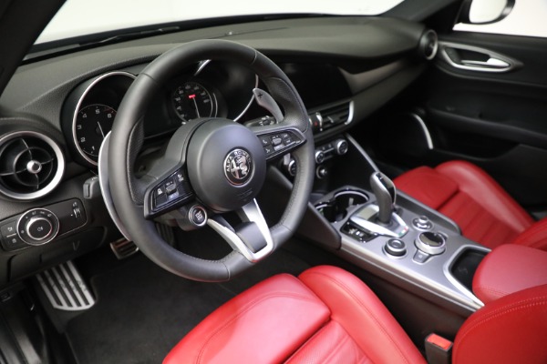 Used 2022 Alfa Romeo Giulia Veloce for sale Sold at Maserati of Greenwich in Greenwich CT 06830 17