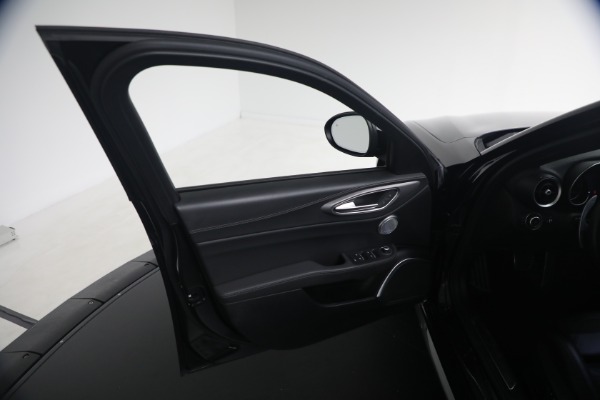 Used 2022 Alfa Romeo Giulia Veloce for sale $27,900 at Maserati of Greenwich in Greenwich CT 06830 22
