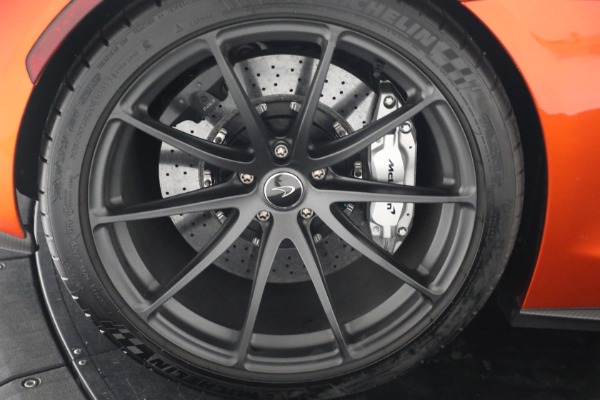 Used 2016 McLaren 675LT Spider for sale $275,900 at Maserati of Greenwich in Greenwich CT 06830 25