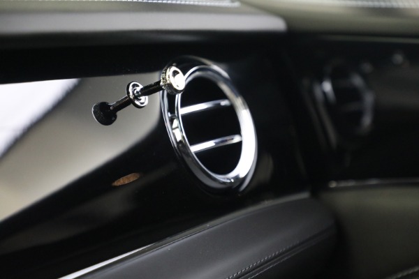 Used 2022 Bentley Bentayga V8 for sale $199,900 at Maserati of Greenwich in Greenwich CT 06830 24