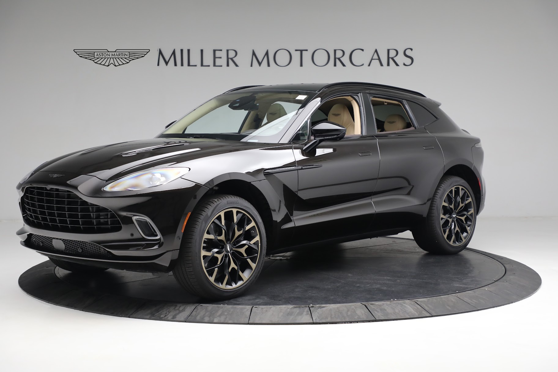 Used 2022 Aston Martin DBX for sale $105,900 at Maserati of Greenwich in Greenwich CT 06830 1