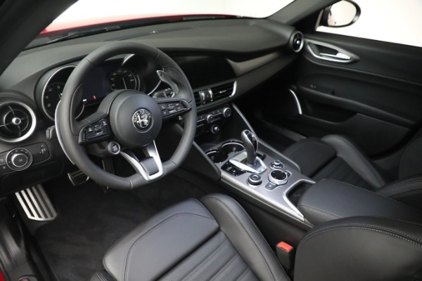 Used 2022 Alfa Romeo Giulia Veloce for sale $29,900 at Maserati of Greenwich in Greenwich CT 06830 13