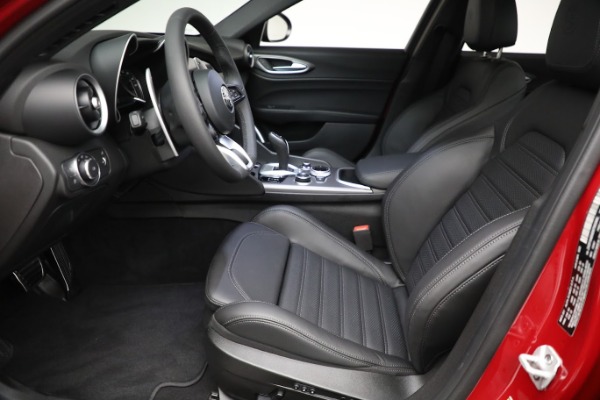 Used 2022 Alfa Romeo Giulia Veloce for sale $29,900 at Maserati of Greenwich in Greenwich CT 06830 14