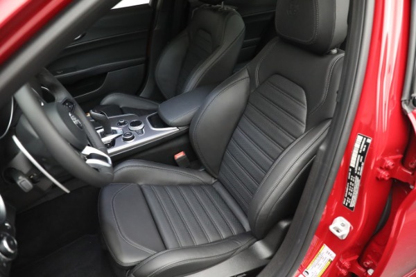 Used 2022 Alfa Romeo Giulia Veloce for sale $29,900 at Maserati of Greenwich in Greenwich CT 06830 15