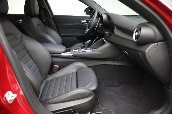 Used 2022 Alfa Romeo Giulia Veloce for sale $29,900 at Maserati of Greenwich in Greenwich CT 06830 17