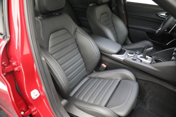 Used 2022 Alfa Romeo Giulia Veloce for sale $29,900 at Maserati of Greenwich in Greenwich CT 06830 18