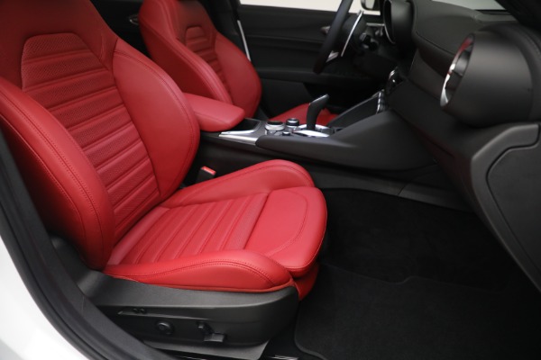 New 2023 Alfa Romeo Giulia Veloce for sale $55,860 at Maserati of Greenwich in Greenwich CT 06830 23
