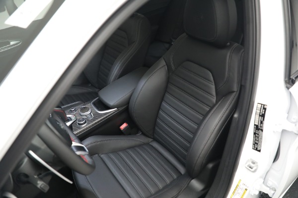 New 2023 Alfa Romeo Giulia Estrema for sale $55,610 at Maserati of Greenwich in Greenwich CT 06830 11