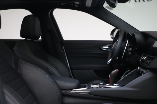 New 2023 Alfa Romeo Giulia Estrema for sale $55,610 at Maserati of Greenwich in Greenwich CT 06830 15