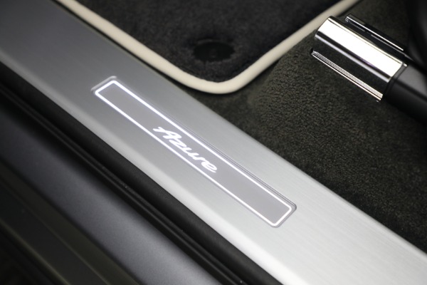 New 2023 Bentley Bentayga V8 Azure for sale $263,320 at Maserati of Greenwich in Greenwich CT 06830 15