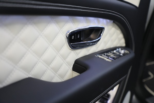 New 2023 Bentley Bentayga V8 Azure for sale $263,320 at Maserati of Greenwich in Greenwich CT 06830 27
