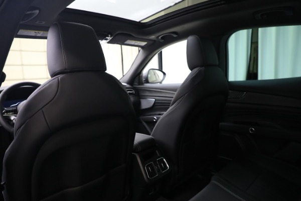New 2023 Maserati Grecale Modena for sale $85,895 at Maserati of Greenwich in Greenwich CT 06830 17