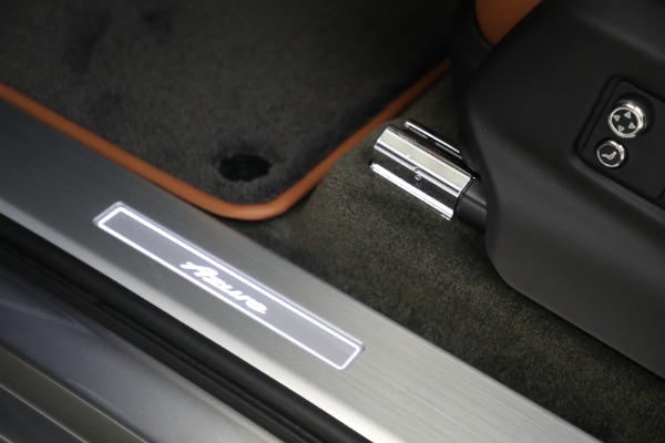 Used 2023 Bentley Bentayga EWB Azure V8 for sale $196,900 at Maserati of Greenwich in Greenwich CT 06830 19