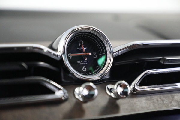 Used 2023 Bentley Bentayga EWB Azure V8 for sale $196,900 at Maserati of Greenwich in Greenwich CT 06830 26