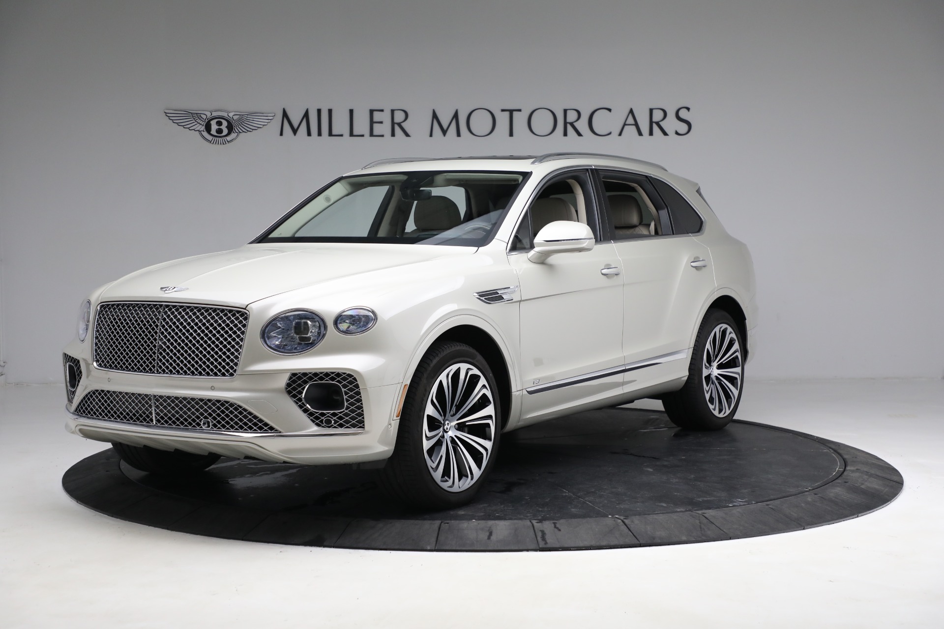 Used 2022 Bentley Bentayga V8 for sale $205,900 at Maserati of Greenwich in Greenwich CT 06830 1